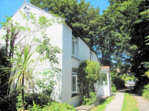 Beautiful Valley Cottage family dog frendly near sea Pixie Cottage Cornwall